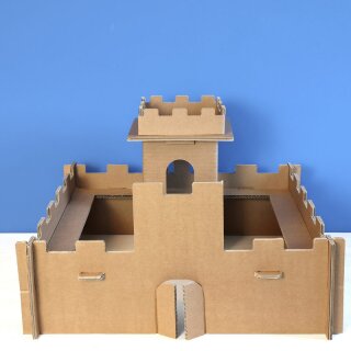XXL-Burg aus Karton