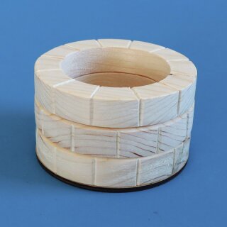 Brunnen aus Holz hoch